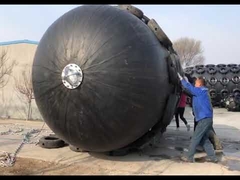 2.5*4m ISO 검사 표준 하이드로 Pneumatic 요코하마 구마 펠러 검은 타이어