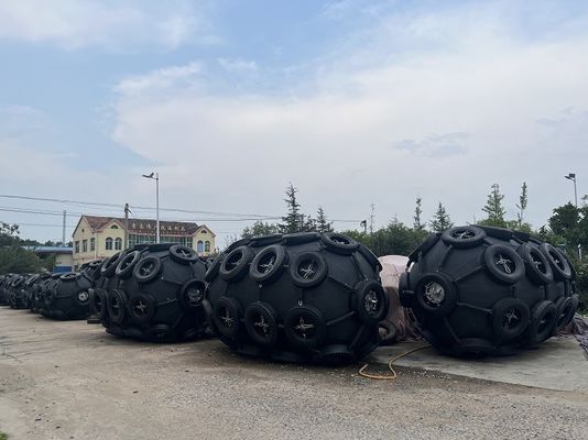 품질 80KPa 고구심 및 오래 지속되는 선박 기착용 네트 타입의 해상 고무 펠더 공장