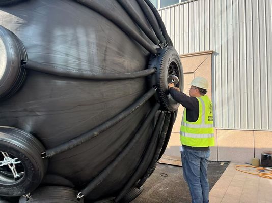 품질 중형 50Kpa 블랙 고무 펜더 공장