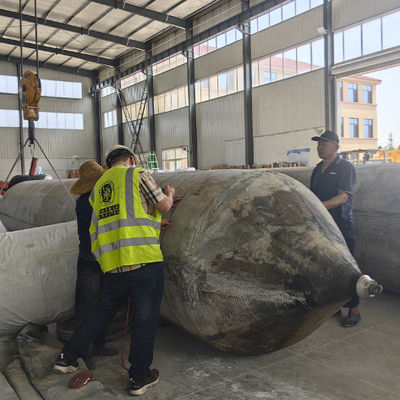 품질 해양 리프팅 보트 도크 공압식 팽창식 선박 발사 고무 에어백 공장