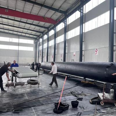 품질 커스터마이즈 된 해상 고무 에어백 제공 수명 10-15 년 선박 발사 및 무거운 해상 리프팅 작업에 적합 공장