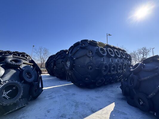 품질 ISO17357 인증을 받은 Pneumatic Rubber Fender, 맞춤형 크기 0.3-4.8M 및 50kpa & 80kpa 압력 옵션 공장