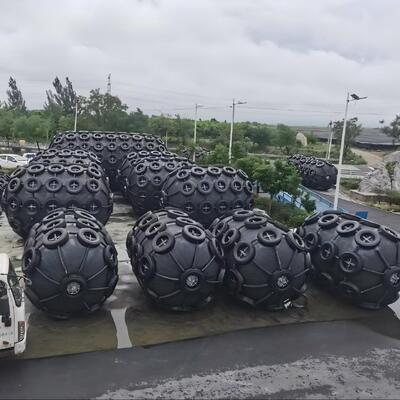 품질 야간 시야를 위한 반사 안전 스트립과 50kpa & 80kpa 압력 24개월 보증과 함께 Pneumatic Gum Fender 공장