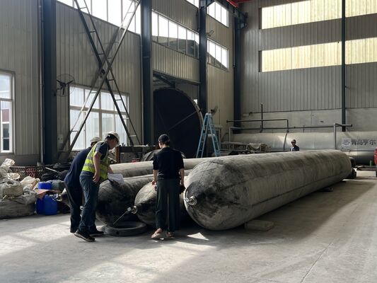 품질 Marine Rubber Airbag with High Grip Surface Pattern for Stable Shipyard Positioning in 0.8-3 M Diameter and 4-25 M Length 공장