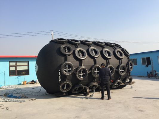 품질 타이어가 있는 50Kpa 3.3*6.5m 검정 해양 공압식 고무 펜더 공장