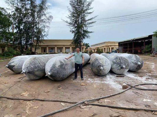 품질 고무 에어백 주문형 사이즈와 층에 착수하는 해양 보트 공장